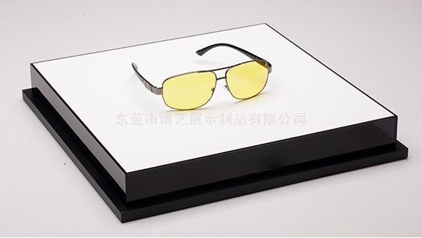 多少面的亞克力展示架展示效果更好呢？