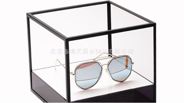 如何用亞克力展架來(lái)展示產(chǎn)品呢？